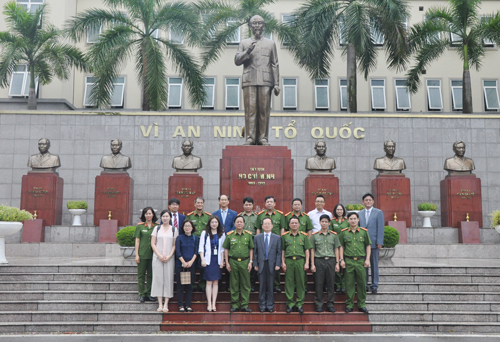 Lễ bàn giao thiết bị Dự án Thư viện điện tử tại Êv88 chào đón năm mới 2026